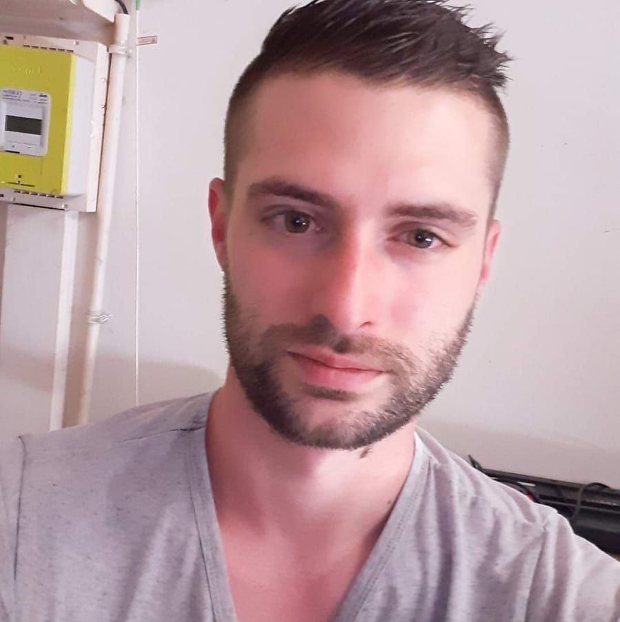 Thimotee - Site rencontres gay à Obermutten Profil de Thimotee, 40 ans, Site rencontres gay à Obermutten (Grisons)