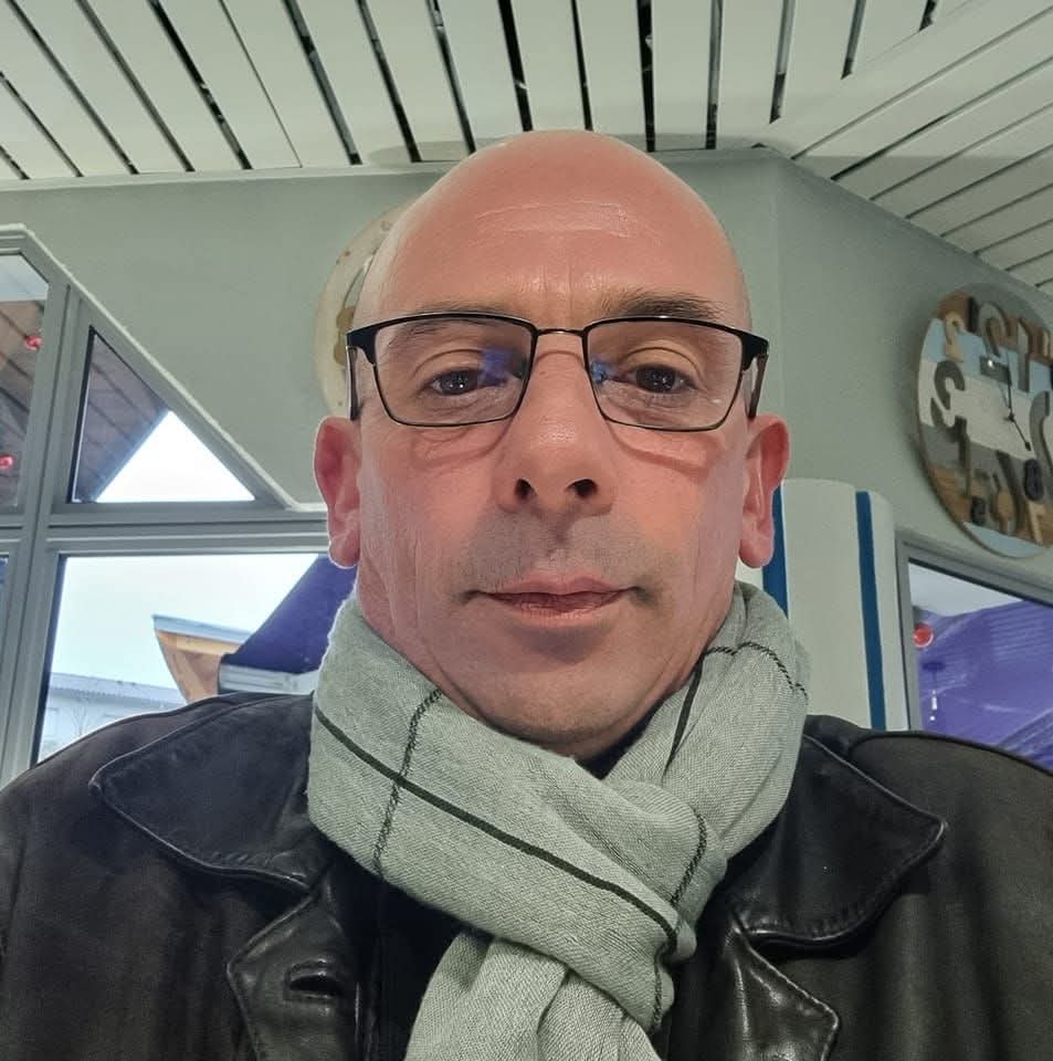 Ioannis - Site rencontres gay à Cormoret Profil de Ioannis, 43 ans, Site rencontres gay à Cormoret (Berne)