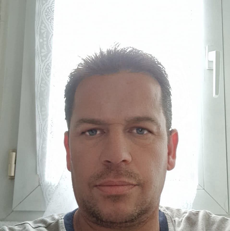 Mehidi - Site rencontres gay à Tschierv Profil de Mehidi, 41 ans, Site rencontres gay à Tschierv (Grisons)