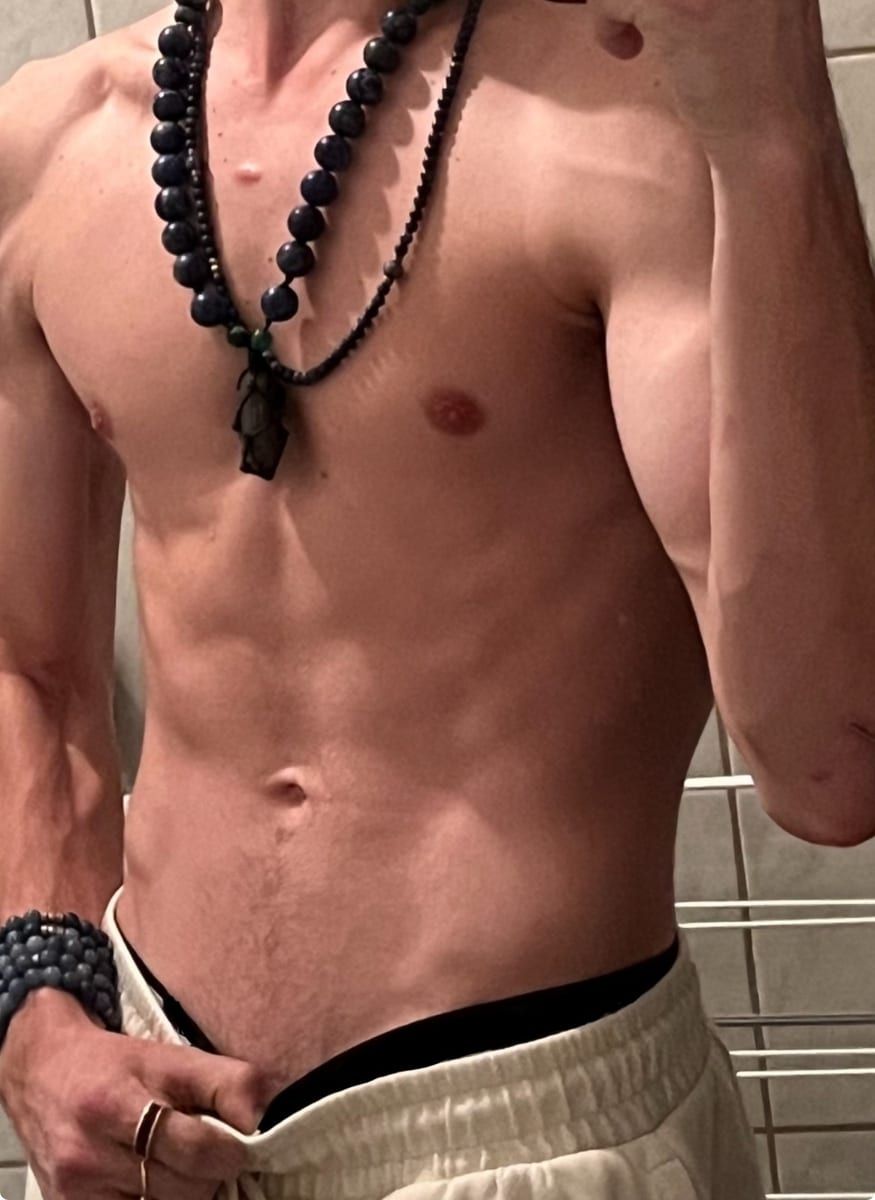 Leonin - Site rencontres gay à Camischolas Profil de Leonin, 32 ans, Site rencontres gay à Camischolas (Grisons)