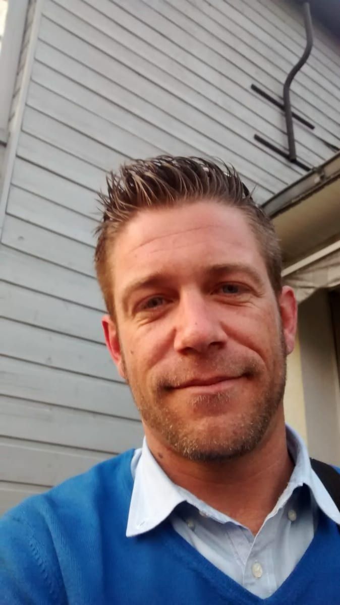 Bedros - Site rencontres gay à Camischolas Profil de Bedros, 32 ans, Site rencontres gay à Camischolas (Grisons)
