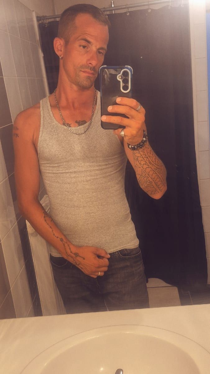 Roni - Site rencontres gay à Richenthal Profil de Roni, 31 ans, Site rencontres gay à Richenthal (Lucerne)