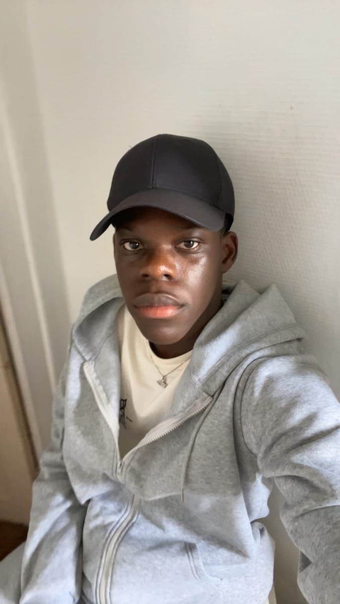 Suliman - Site rencontres gay à Serneus Profil de Suliman, 44 ans, Site rencontres gay à Serneus (Grisons)