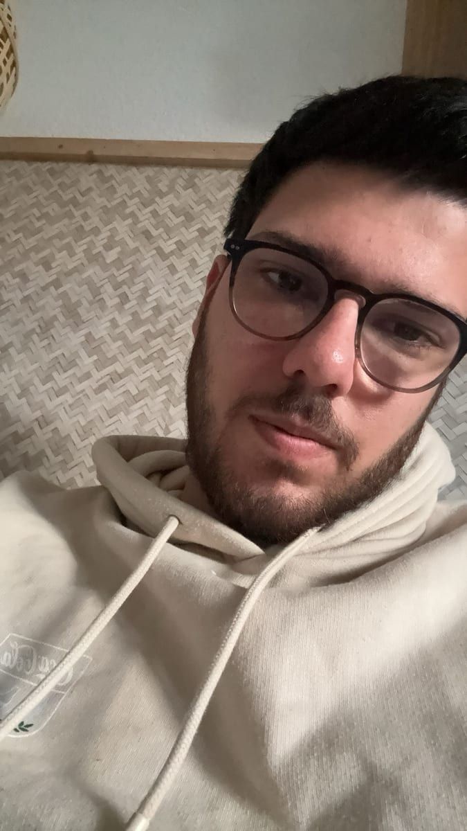 Loyd - Site rencontres gay à Serneus Profil de Loyd, 37 ans, Site rencontres gay à Serneus (Grisons)