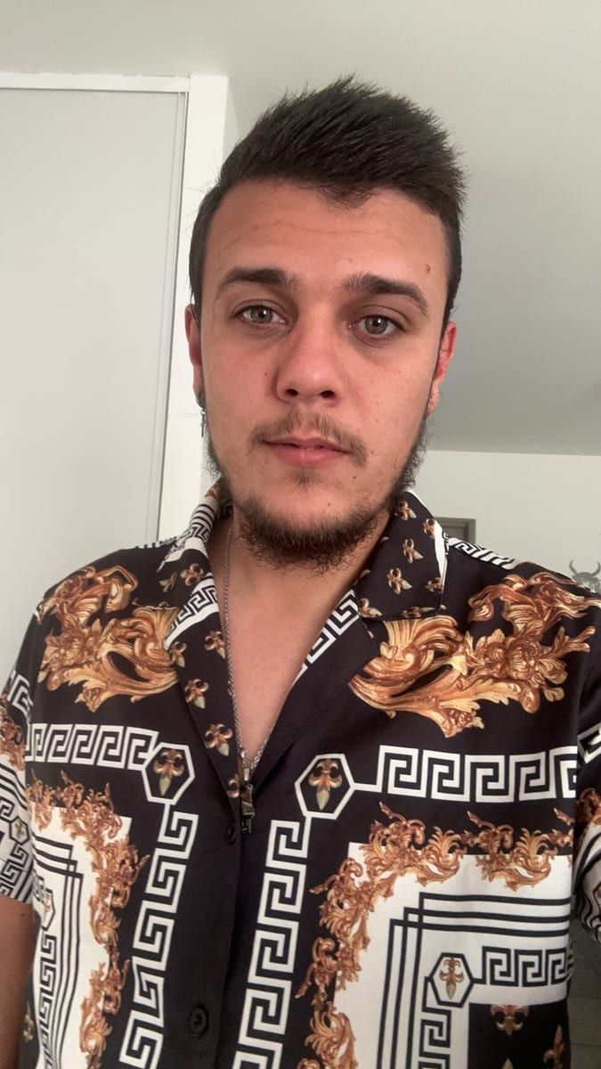 Giovane - Site rencontres gay à Uffikon Profil de Giovane, 31 ans, Site rencontres gay à Uffikon (Lucerne)