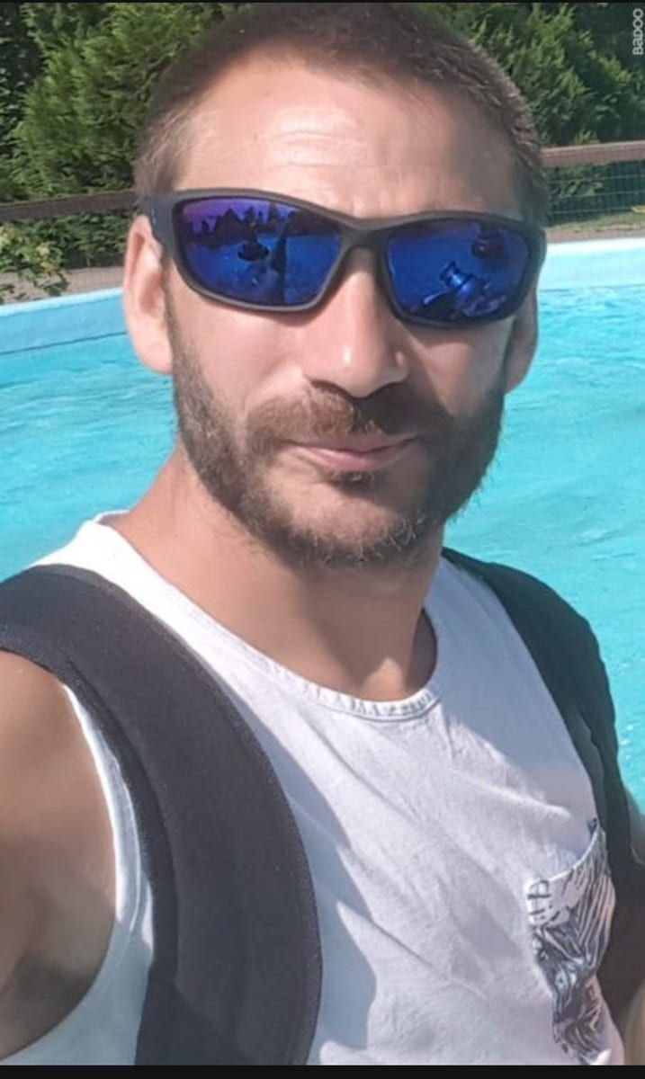 Fayez - Site rencontres gay à Urnerboden Profil de Fayez, 23 ans, Site rencontres gay à Urnerboden (Uri)