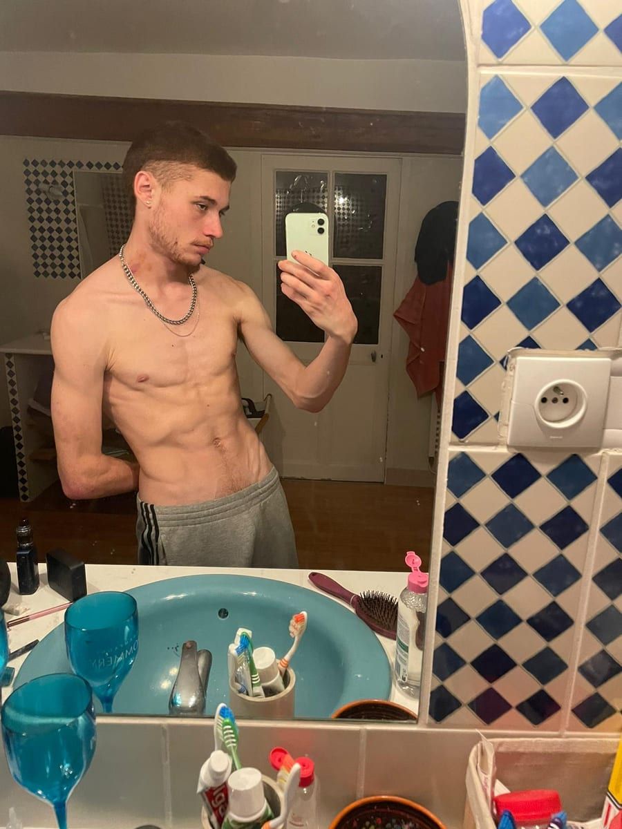 Maël - Site rencontres gay à Isenthal Profil de Maël, 36 ans, Site rencontres gay à Isenthal (Uri)