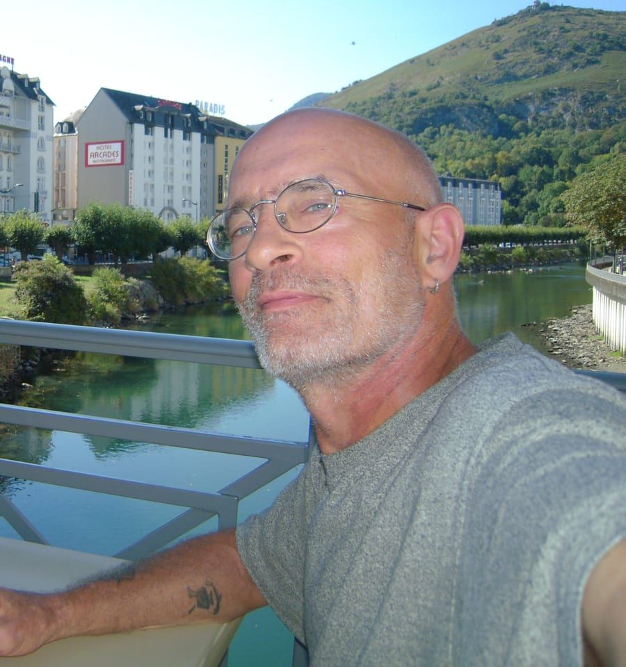 Jourdan - Site rencontres gay à Hausen am Albis Profil de Jourdan, 34 ans, Site rencontres gay à Hausen am Albis (Zurich)