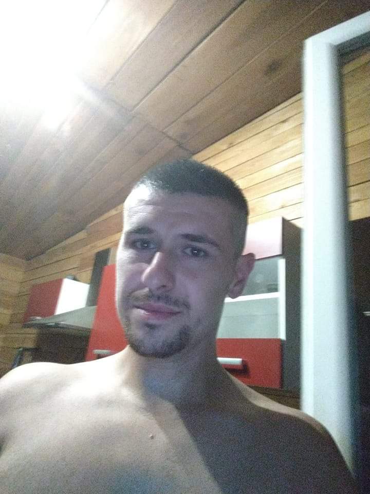 Tizio - Site rencontres gay à Vessy Profil de Tizio, 37 ans, Site rencontres gay à Vessy (Genève)