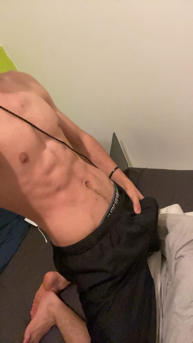 Joan - Site rencontres gay à Wangen SZ Profil de Joan, 25 ans, Site rencontres gay à Wangen SZ (Schwytz)