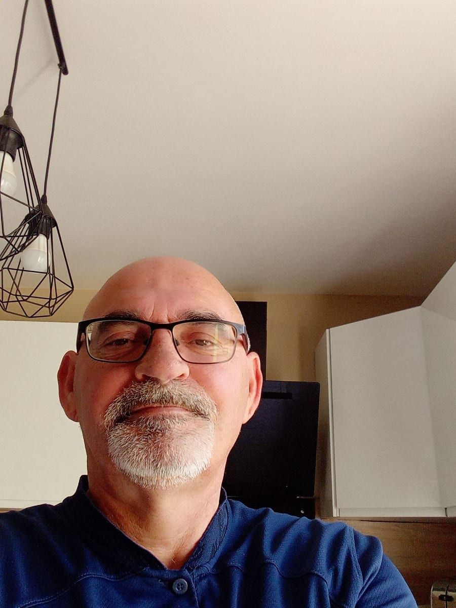 Saibou - Site rencontres gay à Castrisch Profil de Saibou, 27 ans, Site rencontres gay à Castrisch (Grisons)