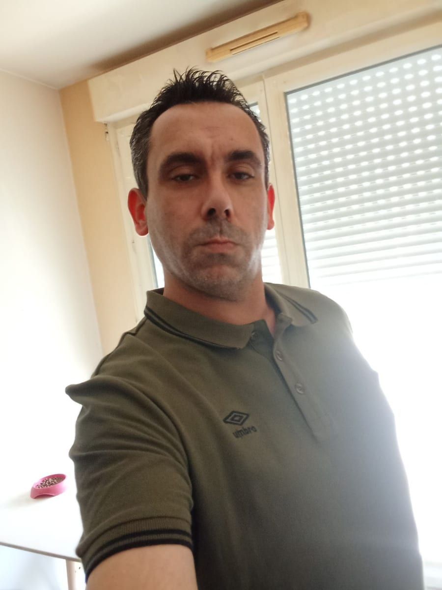 Latif - Site rencontres gay à Obermutten Profil de Latif, 26 ans, Site rencontres gay à Obermutten (Grisons)