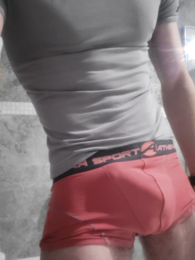 Tadek - Site rencontres gay à Flerden Profil de Tadek, 44 ans, Site rencontres gay à Flerden (Grisons)