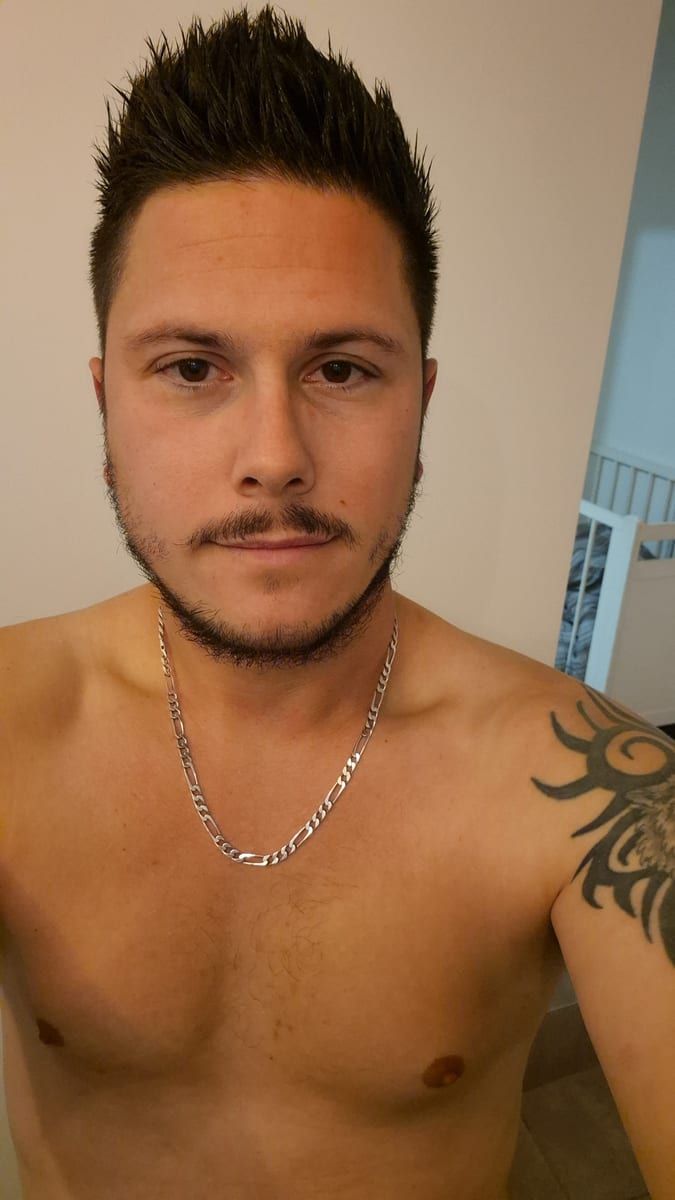 Maxens - Site rencontres gay à Roggliswil Profil de Maxens, 43 ans, Site rencontres gay à Roggliswil (Lucerne)
