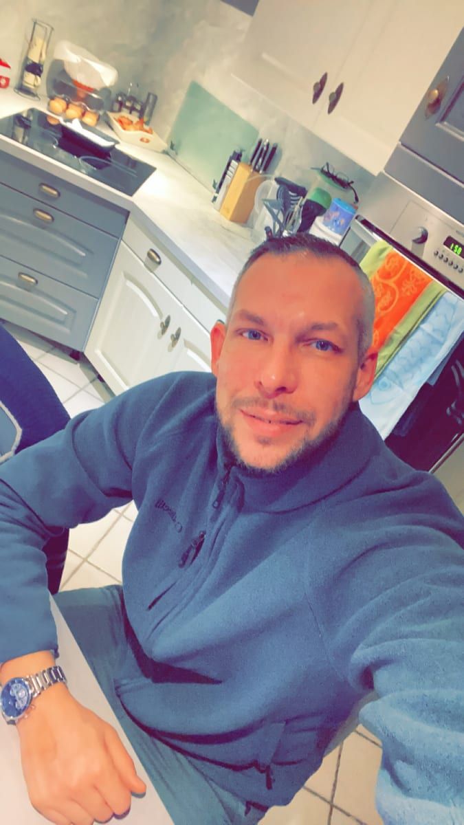 Nidhal - Site rencontres gay à Surcuolm Profil de Nidhal, 43 ans, Site rencontres gay à Surcuolm (Grisons)